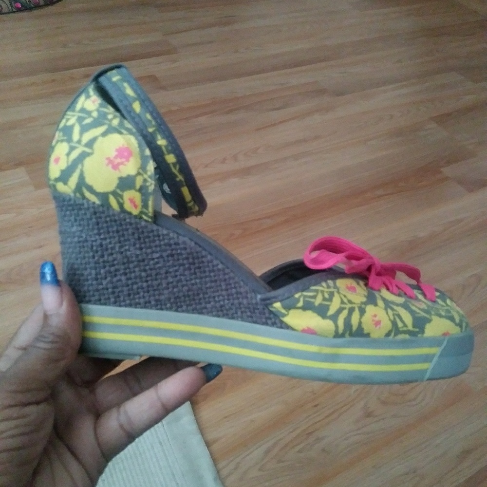 Ankle strap tennis shoes